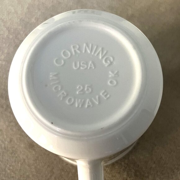 Set of 8 Christmas Holly Days Corelle by Corning Mugs - Picture 5 of 5